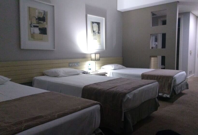 اتاق لوکس سه تخته, Victoria Villa Curitiba By Nacional Inn