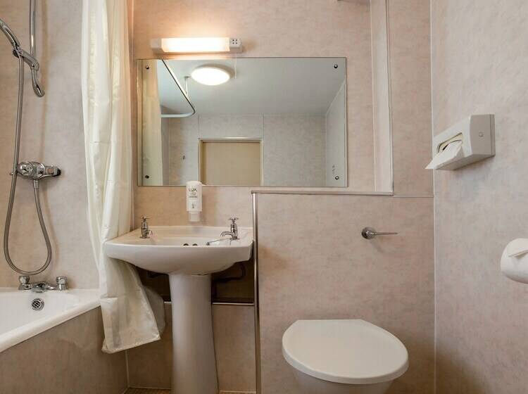 اتاق استاندارد یک نفره, Brentwood Aberdeen City Centre