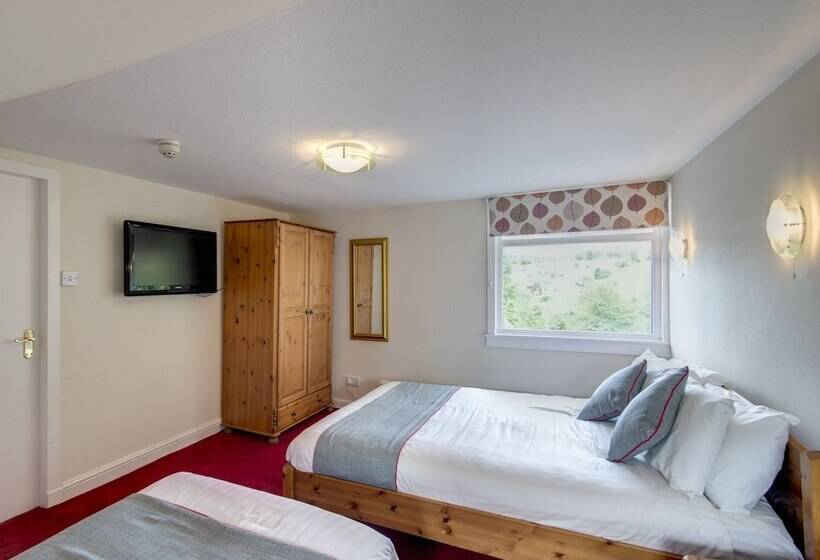 Standard Triple Room, Craigvrack  And Restaurant Near Pitlochry Hospital