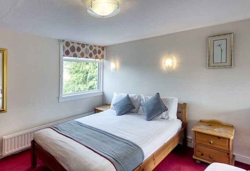 Standard Triple Room, Craigvrack  And Restaurant Near Pitlochry Hospital