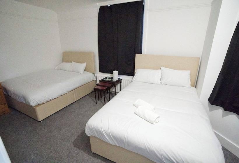 اتاق استاندارد چهار تخته, Gatwick Birchwood Lodge
