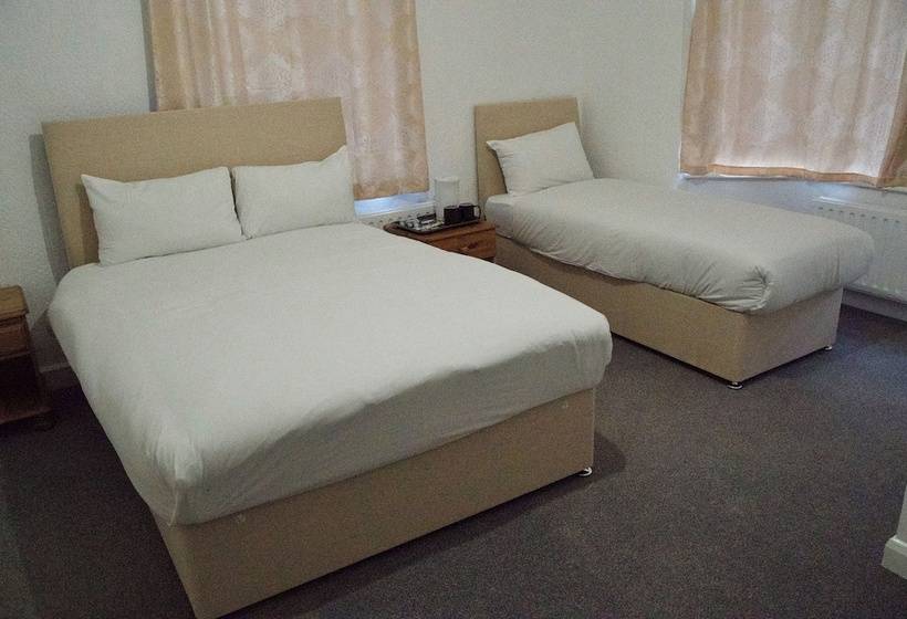 اتاق استاندارد چهار تخته, Gatwick Birchwood Lodge