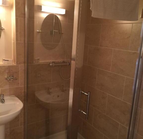 اتاق استاندارد, Greyhound Country Inn