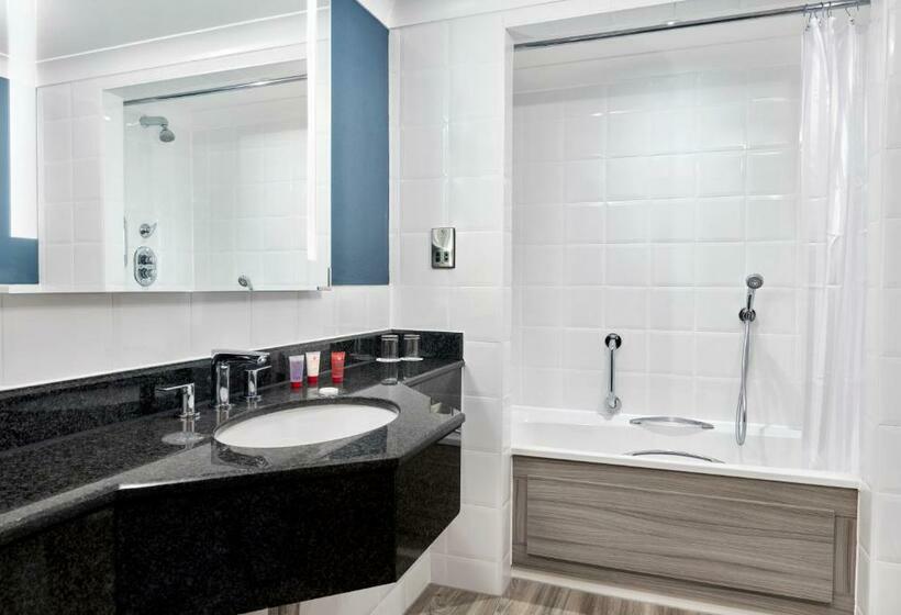اتاق سوپریور با تخت بزرگ, Leonardo Royal Southampton Grand Harbour