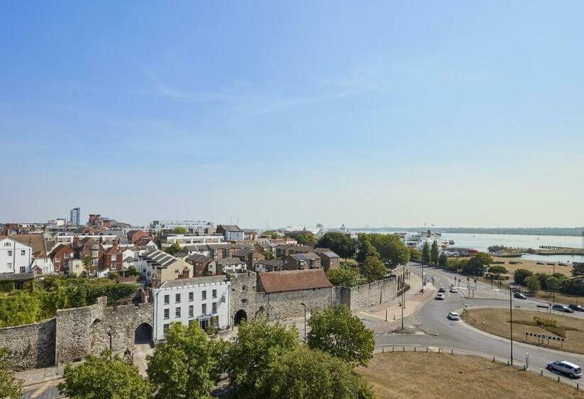 اتاق استاندارد با چشم‌انداز, Leonardo Royal Southampton Grand Harbour