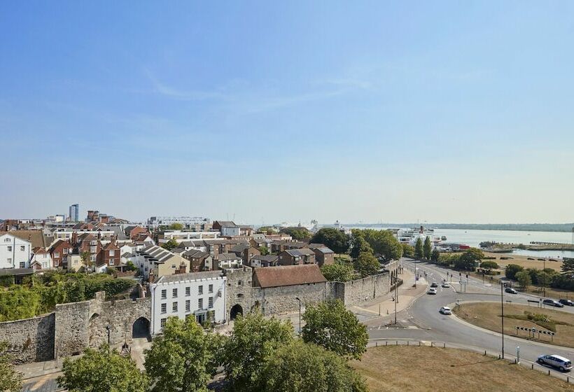 سوییت جونیور, Leonardo Royal Southampton Grand Harbour