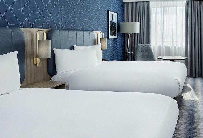 Quarto Triplo Standart, Leonardo  Southampton Grand Harbour