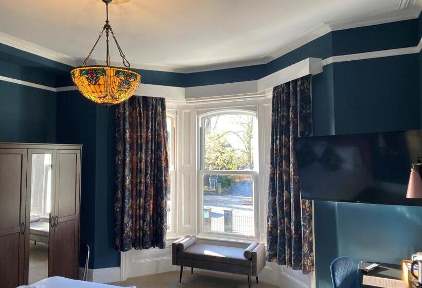اتاق سوپریور با تخت بزرگ, The Elizabeth House
