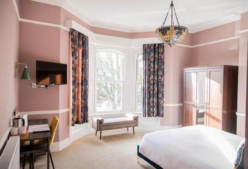 اتاق سوپریور با تخت بزرگ, The Elizabeth House