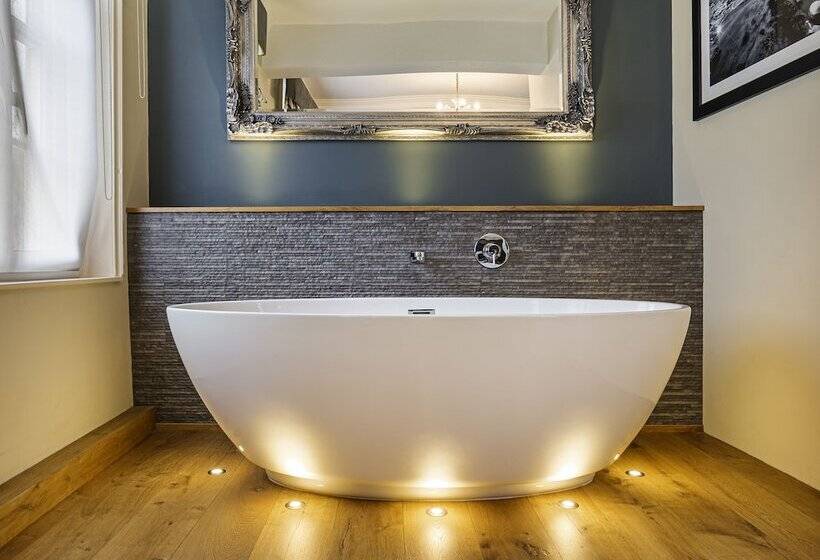 سوییت لوکس, The Royal Oak Hotel, Welshpool, Mid Wales