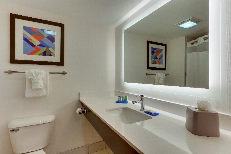 اتاق استاندارد با تخت بزرگ, Doubletree By Hilton  Swindon