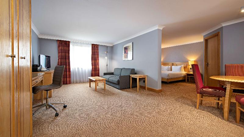 سوئیت جونیور با تخت بزرگ, Doubletree By Hilton  Swindon