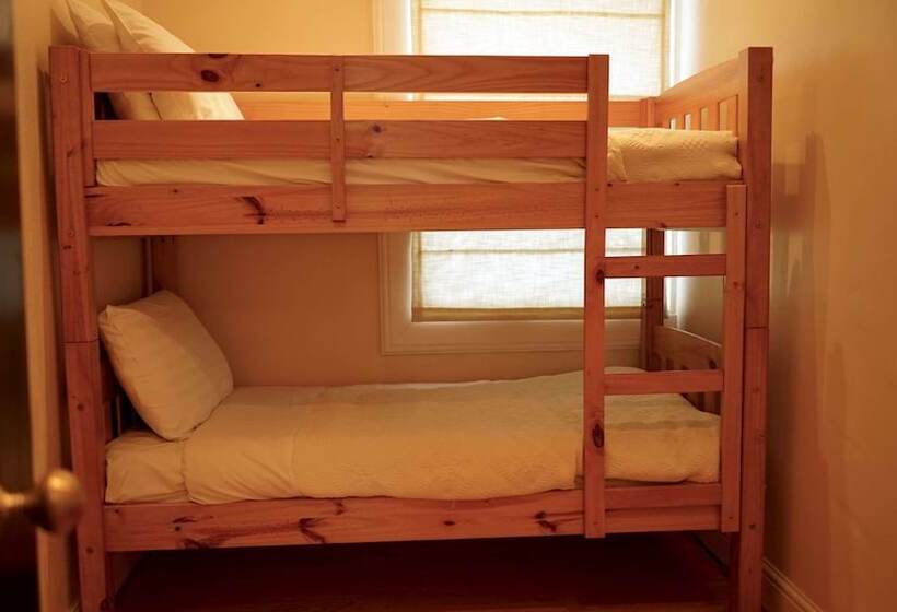 اتاق خانوادگی, La Gaffe   Bed And Breakfast