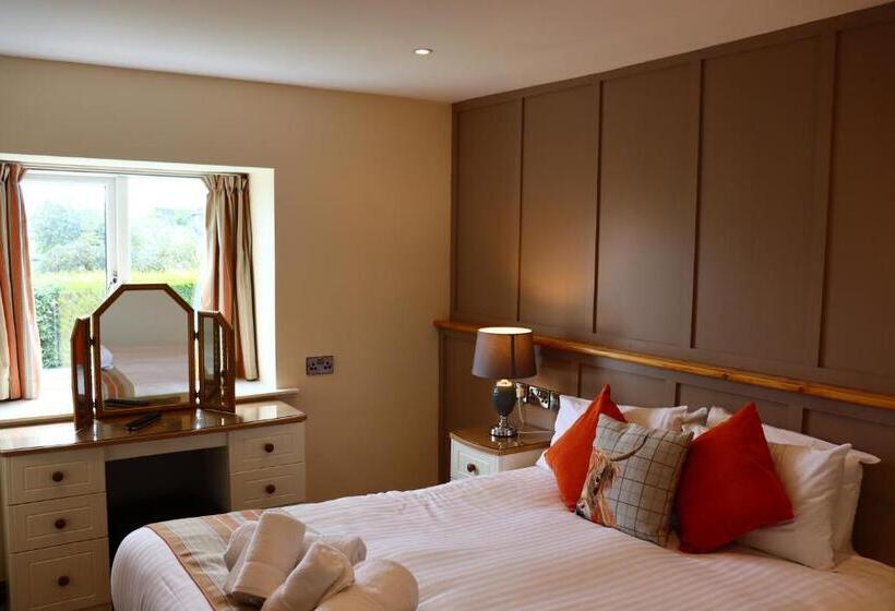 استودیوی لوکس, Lion Hotel & Studio Apartments