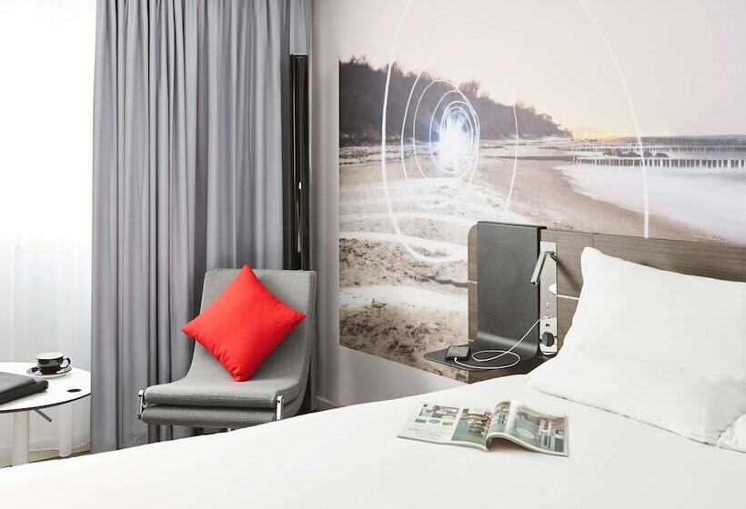 Quarto standart cama de casal, Novotel Birmingham Airport