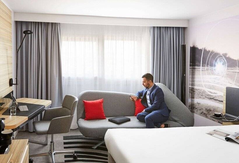 Quarto Estandar Cama Casal, Novotel Birmingham Airport