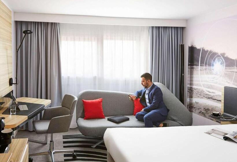 Quarto standart cama de casal, Novotel Birmingham Airport