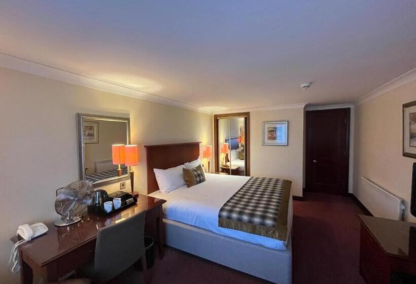 Deluxe Room, Macdonald Tickled Trout