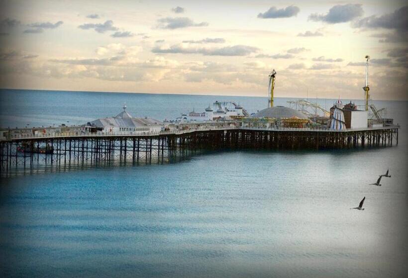 Cameră Familiară cu Vedere la Mare, Queens