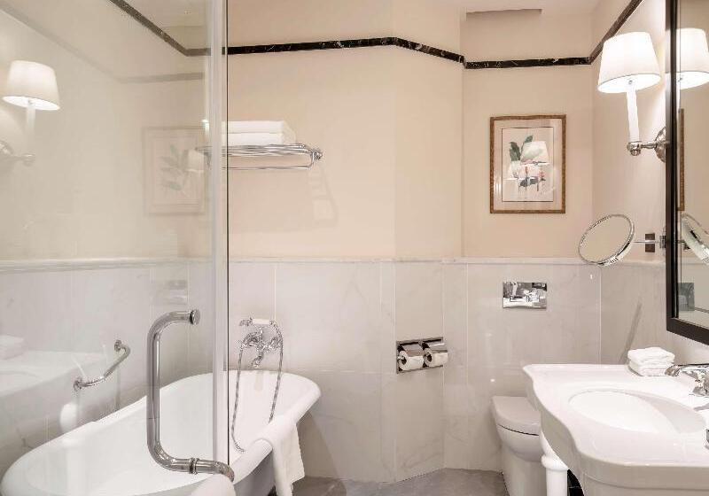 اتاق استاندارد با تخت بزرگ, Raffles Hotel Le Royal