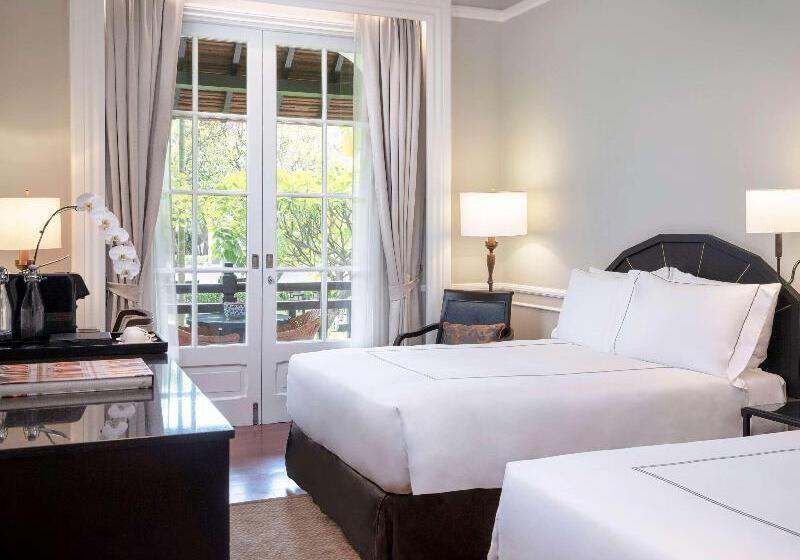 اتاق استاندارد با چشم‌انداز استخر, Raffles Hotel Le Royal