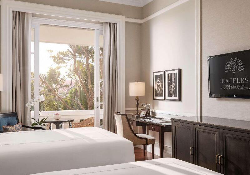 اتاق استاندارد با چشم‌انداز استخر, Raffles Hotel Le Royal