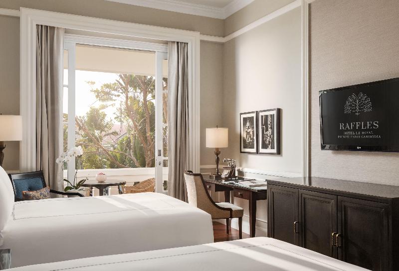 اتاق استاندارد با چشم‌انداز استخر, Raffles Hotel Le Royal