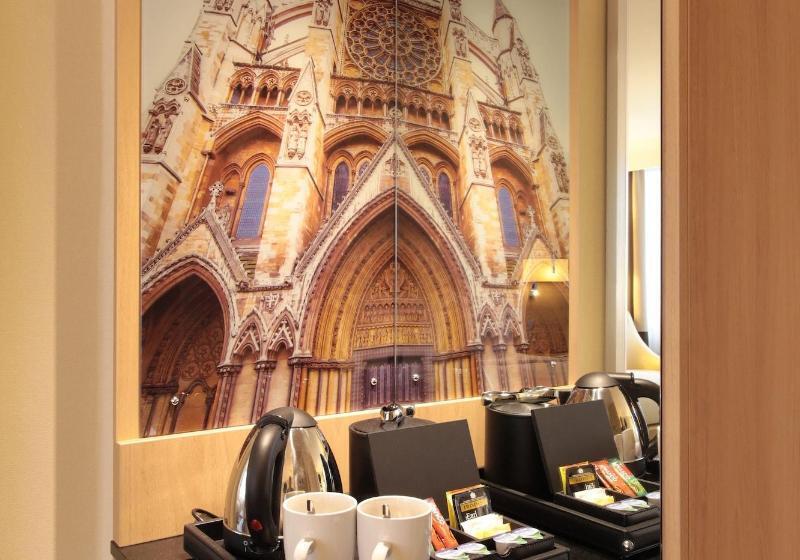 اتاق سوپریور با چشم‌انداز, Renaissance London Heathrow
