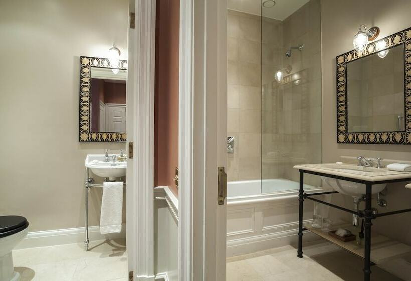 سوییت جونیور, Roseate House London