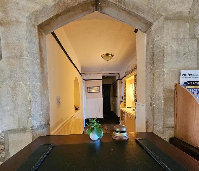 اتاق استاندارد, Schoolhouse Restaurant And