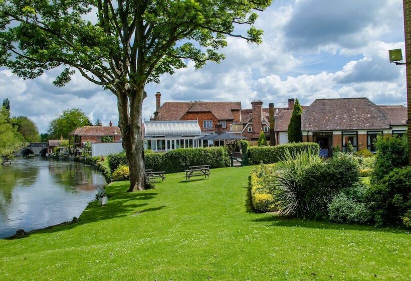 اتاق لوکس, The Legacy Rose & Crown
