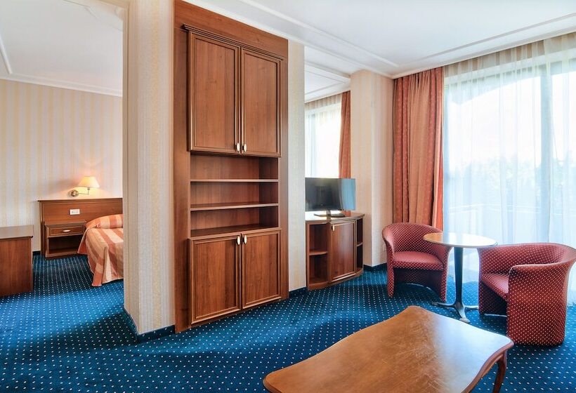 دوبلکس یک ‌خوابه, Imperial Hotel & Spa