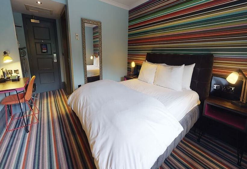 اتاق استاندارد, Village Hotel Wirral