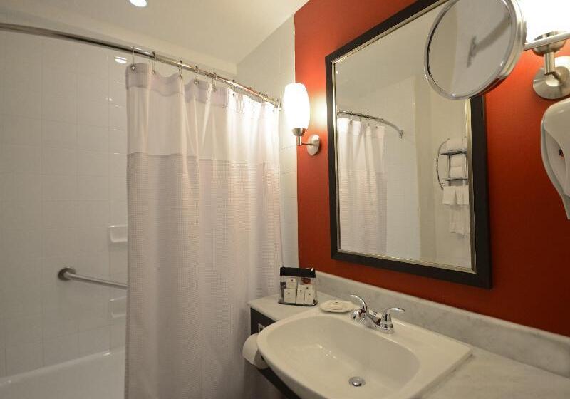 带大床的行政房间, Armon Plaza Montreal Airpt, Trademark Collection By Wyndham