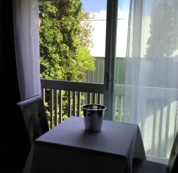 اتاق لوکس, Auberge La Camarine