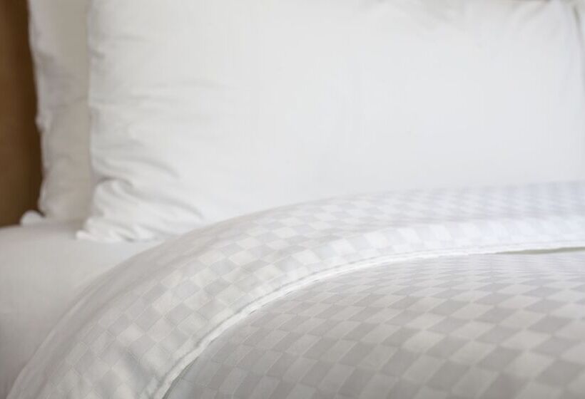 اتاق استاندارد با 2 تخت دوبل, Four Points By Sheraton Hotel & Suites Calgary West