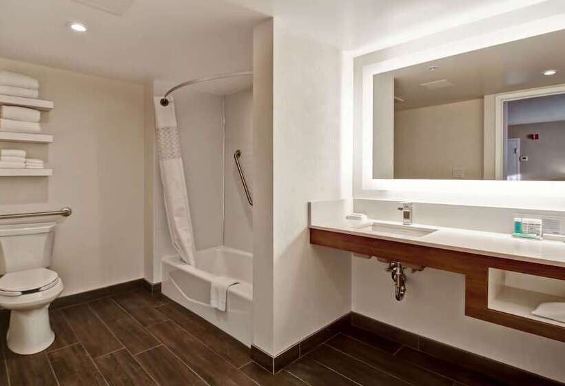 اتاق استاندارد با تخت دوبل برای معلولان, Hampton Inn And Suites Calgary Airport