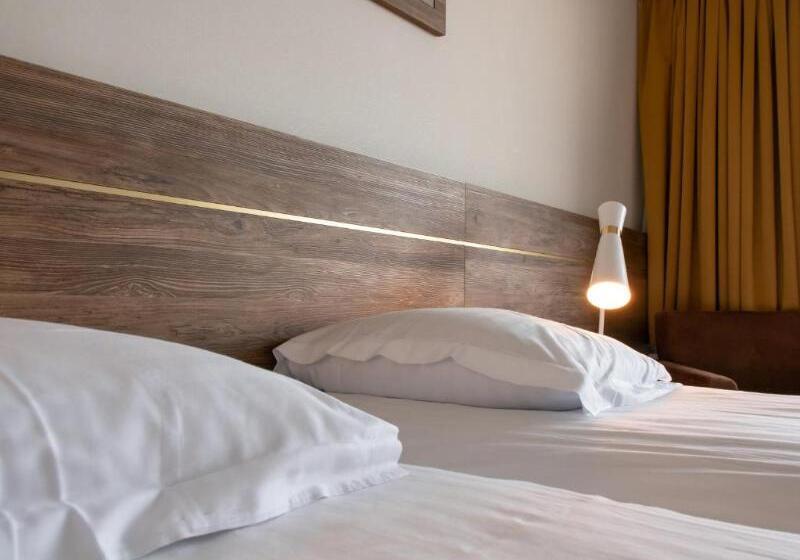 اتاق لوکس, Auberge Royal Versailles