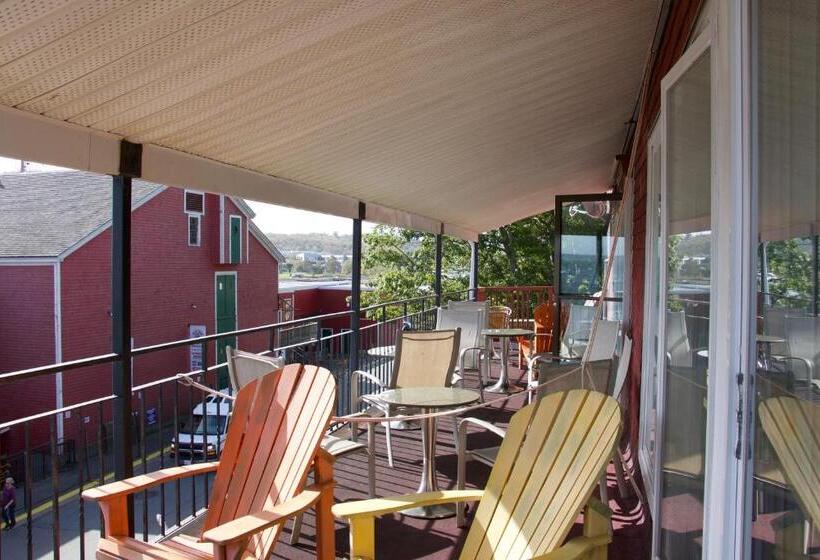 اتاق اجرایی با تخت بزرگ, Rum Runner Inn