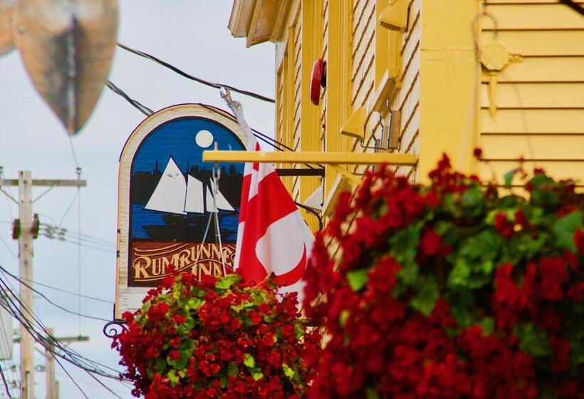 استودیوی استاندارد با چشمانداز دریا, Rum Runner Inn