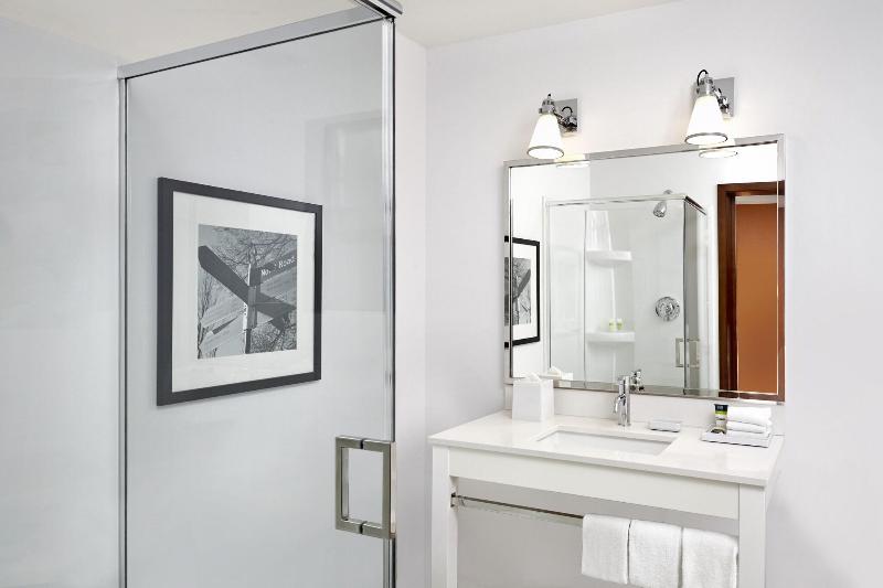 اتاق استاندارد با تخت بزرگ, Grand Park Hotel Vancouver Airport, Ascend Hotel Collection