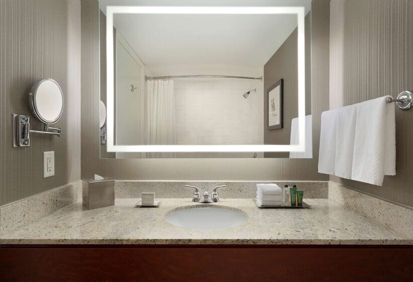 سوییت جونیور, Hilton Vancouver Airport