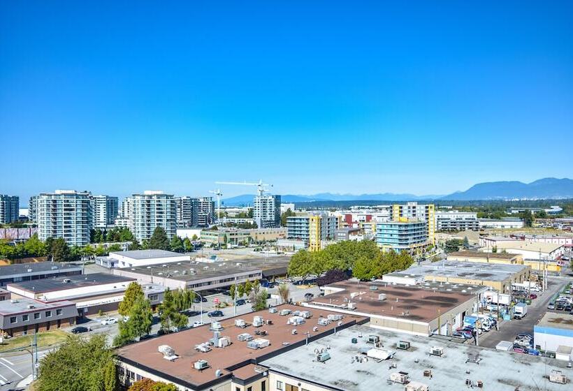سوییت جونیور, Hilton Vancouver Airport