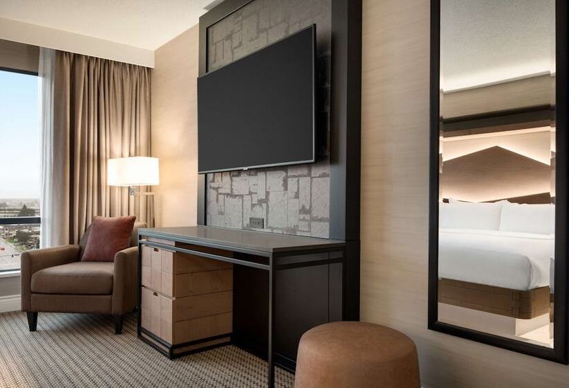 سوییت جونیور, Hilton Vancouver Airport