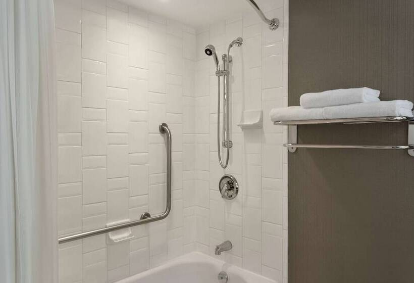 سوئیت برای معلولان, Hilton Vancouver Airport