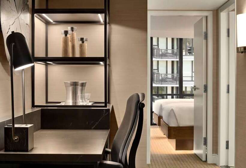 سوییت جونیور, Hilton Vancouver Airport