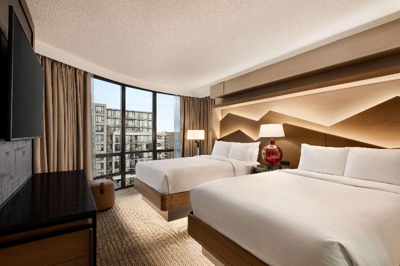 سوییت جونیور, Hilton Vancouver Airport