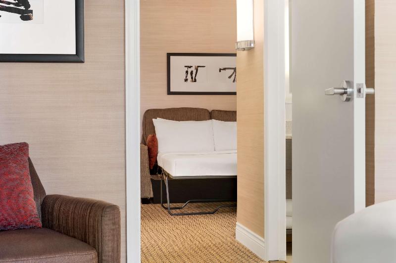 سوییت جونیور, Hilton Vancouver Airport