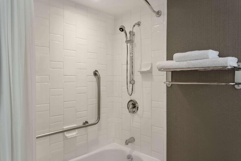 سوییت, Hilton Vancouver Airport