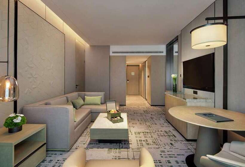 سوئیت جونیور با تخت بزرگ, Hilton Vancouver Airport